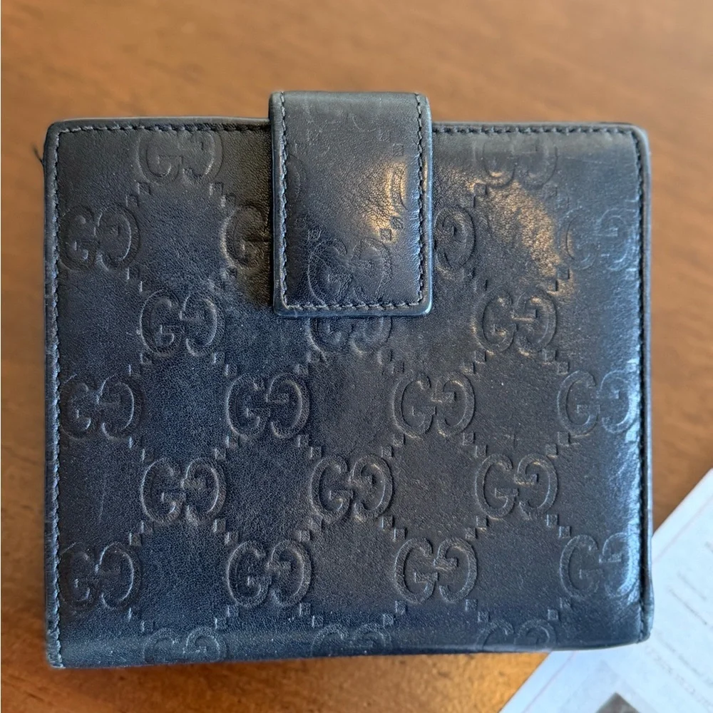 Gucci Black Embossed Leather Card Case with Gold Bow Accents - Picture 3 of 4